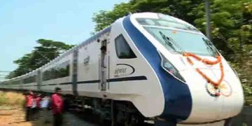 ഇന്ന് മുതൽ യാത്ര തുടങ്ങാൻ വന്ദേഭാരത്; കാസർകോട് നിന്ന് ഉച്ചക്ക് രണ്ടരക്ക് പുറപ്പെടും