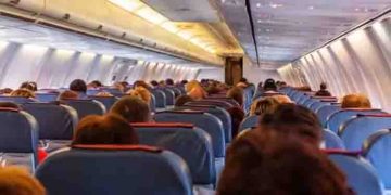 വിമാനത്തില്‍ മദ്യപിച്ച് അതിക്രമം, ജീവനക്കാരിയെ മാനഭംഗപ്പെടുത്താന്‍ ശ്രമം; യാത്രക്കാരന് ഒന്നര വര്‍ഷം തടവ്