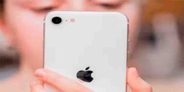 പേസ്മേക്കർ അടക്കമുള്ള ജീവന്‍ രക്ഷാഉപകരണങ്ങള്‍ ഘടിപ്പിച്ചവർ സൂക്ഷിച്ചില്ലെങ്കിൽ ഐഫോൺ പണി തരും, മുന്നറിയിപ്പ്