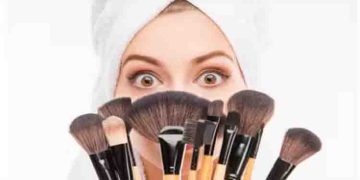മേക്കപ്പ് ബ്രഷുകൾ ടോയ്ലറ്റ് സീറ്റിനേക്കാൾ വൃത്തിഹീനമാകാമെന്ന് പഠനം; ശ്രദ്ധിക്കേണ്ട കാര്യങ്ങള്‍…