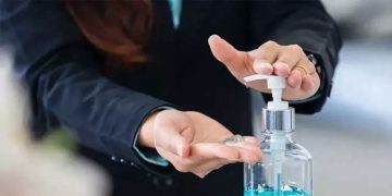 മാസ്ക്​ ധരിക്കുന്നവരുടെ എണ്ണം കൂടി; സാനിറ്റൈസറിൽ പഴയ ആവേശമില്ല