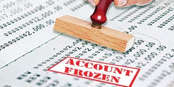 മലപ്പുറത്ത് പ​ത്തി​ലേറെ പേ​രു​ടെ ബാ​ങ്ക് അ​ക്കൗ​ണ്ടു​ക​ൾ മ​ര​വി​പ്പി​ച്ച​താ​യി പ​രാ​തി