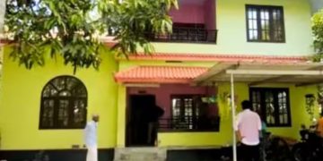 ‘എല്ലാവരും മരണ വീട്ടിൽ, വീട് കുത്തിത്തുറന്നു, 3 മുറികളുടെ വാതിൽ തകർത്ത് സ്വർണ്ണം മോഷ്ടിച്ചു’; പരാതി, കേസ്
