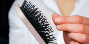 മുടികൊഴിച്ചിൽ അലട്ടുന്നുണ്ടോ? ഭക്ഷണത്തിൽ ശ്രദ്ധിക്കേണ്ടത് എന്തൊക്കെ?