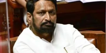 കർണാടകയിൽ ബിജെപി വിട്ട ലക്ഷ്‌മൺ സാവഡി കോൺഗ്രസിൽ; അതാനി സീറ്റിൽ സ്ഥാനാർത്ഥിയാകും