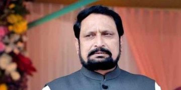 ബിജെപി വിട്ട കർണാടക മുൻ ഉപമുഖ്യമന്ത്രി കോൺഗ്രസിൽ ചേർന്നു; അത്തനിയിൽ മത്സരിക്കും