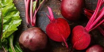 ബീറ്റ്റൂട്ട് കഴിക്കുന്നത് കൊണ്ടുള്ള ആരോ​ഗ്യ​ഗുണങ്ങളെ കുറിച്ചറിയാം