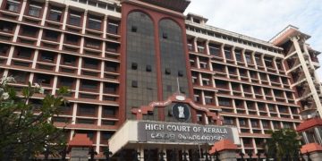 വിദേശത്തുള്ള പ്രതികളുടെ മുന്‍കൂര്‍ ജാമ്യാപേക്ഷ പരിഗണിക്കാം: ഹൈക്കോടതി