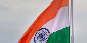 ദേശീയപതാക ഉപയോ​ഗിച്ച് ചിക്കൻ വൃത്തിയാക്കി; യുവാവ് അറസ്റ്റിൽ