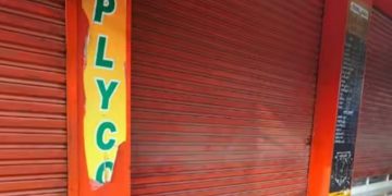 മന്ത്രിയുടെ സ്വന്തം മണ്ഡലത്തിലെ സിവില്‍ സപ്ലൈസ് സൂപ്പര്‍ മാര്‍ക്കറ്റ് രാത്രി പൂട്ടാന്‍ മറന്ന് ജീവനക്കാര്‍