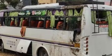പുന്നപ്രയിൽ ടൂറിസ്റ്റ് ബസ്സ് മറിഞ്ഞ് നിരവധി പേർക്ക് പരിക്ക്