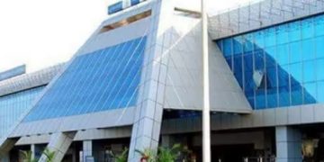 കരിപ്പൂർ വഴി കള്ളക്കടത്ത്: കസ്റ്റംസിൽ കൂട്ടപ്പിരിച്ചുവിടൽ; 2 സൂപ്രണ്ടുമാരടക്കം 9 പേർക്ക് പണി പോയി!