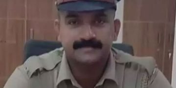 ഭാര്യയെ കടിച്ച നായയെ അടിച്ചു കൊന്നു; എക്‌സൈസ് ഉദ്യോഗസ്ഥനെതിരെ കേസ്