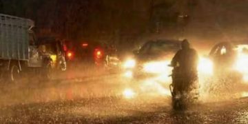 കാത്തിരിപ്പ് നീളില്ല, ഇതാ എത്തി മഴ! യെല്ലോ അലർട്ട് 3 ജില്ലകളിലേക്ക് നീട്ടി; രാത്രി 7 ജില്ലകളിൽ മഴ സാധ്യത ശക്തം