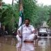 മാര്ച്ച് 24 മന്ത്രി ഉദ്ഘാടനം ചെയ്ത റോഡില് വെള്ളക്കെട്ടിന് പരിഹാരമായില്ല, ചെളിയില് ഇരുന്ന് പ്രതിഷേധം