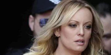 മാനനഷ്ട കേസിൽ സ്റ്റോമി ഡാനിയേൽസിനോട് ലീഗൽ ഫീസ് അടക്കാൻ ഉത്തരവ്