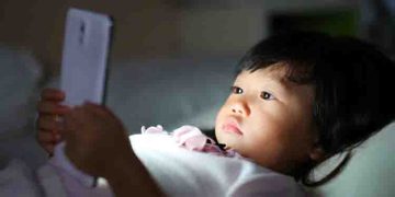 ദിവസം മൂന്നുമണിക്കൂറിൽ കൂടുതൽ മൊബൈല്‍ഫോണ്‍ ഉപയോഗിക്കുന്ന കുട്ടികളിൽ പുറംവേദന കൂടുതലെന്ന് പഠനം
