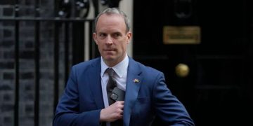 ജീവനക്കാരോട് മോശം പെരുമാറ്റം ;  ബ്രിട്ടിഷ് ഉപപ്രധാനമന്ത്രി രാജിവച്ചു