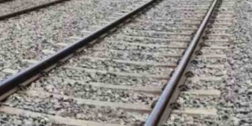 ആലുവയിൽ യുവതിയും ഒന്നരവയസുകാരനായ കുഞ്ഞും ട്രെയിൻ തട്ടി മരിച്ച നിലയിൽ