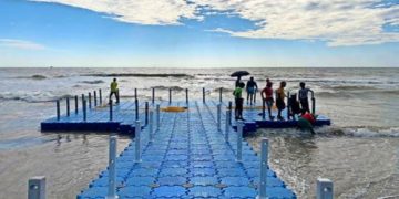 ബേപ്പൂരിലെ ഫ്ലോട്ടിങ് ബ്രിഡ്ജിന്റെ പ്രവര്‍ത്തനം നിര്‍ത്തിവയ്പ്പിച്ച് തുറമുഖവകുപ്പ്