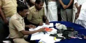 ചാരിറ്റബിൾ ട്രസ്റ്റിൻറെ പേരിൽ മുറിയെടുത്ത് ചീട്ടുകളി, നടത്തിപ്പുകാരന് ഞായറാഴ്ച മാത്രം കിട്ടിയത് 50000 രൂപ