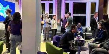 ജീവനക്കാർക്ക് വേണ്ടി ലാവിഷ് പാർട്ടി, പിന്നാലെ പിരിച്ചു വിട്ടത് അമ്പതോളം പേരെ, ഞെട്ടിത്തരിച്ച് ജീവനക്കാർ