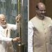 പുതിയ പാർലമെന്റ് മന്ദിരം രാജ്യത്തിന് സമർപ്പിച്ച് മോദി; നിലവിളക്ക് കൊളുത്തി ഉദ്ഘാടനം, ചെങ്കോൽ സ്ഥാപിച്ചു