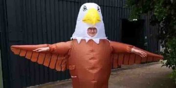 കടൽപ്പക്ഷികളെ പേടിപ്പിച്ച് തുരത്തണം, ജോലിക്ക് ആളെ തിരഞ്ഞ് മൃ​ഗശാല