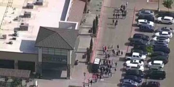 അമേരിക്കയിൽ ടെക്സസിലെ മാളിൽ വെടിവപ്പ്; നിരവധി പേർക്ക് പരിക്ക്; അക്രമിയെ കൊലപ്പെടുത്തി