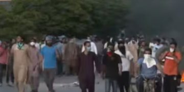 ഇമ്രാൻ ഖാന്റെ അറസ്റ്റ്; പാകിസ്താനിൽ വൻസംഘർഷം