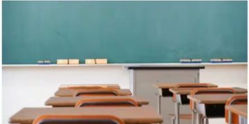 പ്രവാസികള്‍ക്ക് തിരിച്ചടി; സ്‍കൂളുകളില്‍ അധ്യാപക തസ്‍തികകളില്‍ ഉള്‍പ്പെടെ സ്വദേശിവത്കരണം വരുന്നു