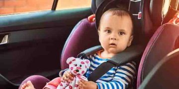 കാര്‍ യാത്രികരുടെ ശ്രദ്ധയ്ക്ക്, കുട്ടികള്‍ ഇനി പിൻസീറ്റില്‍ മാത്രം, ബേബി കാര്‍ സീറ്റും നിര്‍ബന്ധം