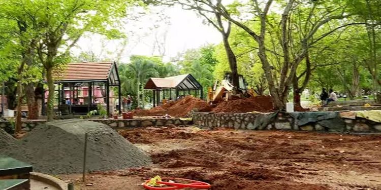 കനകക്കുന്ന് കൊട്ടാരം മുഖം മിനുക്കുന്നു ; പ്രതിഷേധവുമായി പരിസ്ഥിതി വാദികൾ