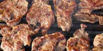 മാംസം പാകം ചെയ്യുന്നതിന്റെ മണം സഹിക്കാനാവുന്നില്ല, ജനൽ അടച്ചിടൂ എന്ന് അയൽക്കാർ, വൈറലായി കത്ത്