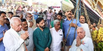 ഗുരുവായൂരപ്പനെ തൊഴുതും തുലാഭാരം നടത്തിയും ഗവര്‍ണര്‍ ആരിഫ് മുഹമ്മദ് ഖാൻ