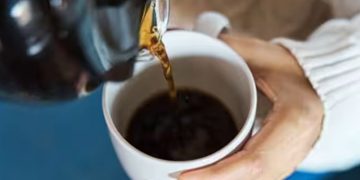 രാവിലെ ഉറക്കമുണര്‍ന്നയുടൻ കാപ്പി കഴിക്കുന്നത് ദോഷമോ?