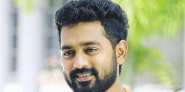 ഏഴ് വർഷമായി, ആസിഫ് അലി വാങ്ങിയ തിരക്കഥ തിരിച്ച് തരണം; നടനെതിരെ സംവിധായകന്‍