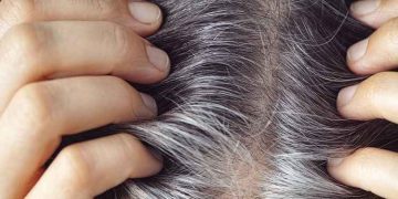 മധുരം അധികമായാല്‍ അകാലനര? മുടിയില്‍ നേരത്തെ നര കയറാതിരിക്കാൻ ഒഴിവാക്കേണ്ട ഭക്ഷണങ്ങള്‍…