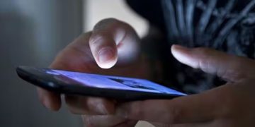 മൊബൈല്‍ ഫോണിലോ ടിവിയിലോ കംപ്യൂട്ടറിലോ അധികസമയം നോക്കാറുണ്ടോ? ഈ ടിപ്സ് പരീക്ഷിച്ചുനോക്കൂ