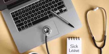 15 വര്‍ഷമായി സിക് ലീവ്; ശമ്പള വര്‍ദ്ധനവ് നല്‍കാത്തതിന് കമ്പനിക്കെതിരെ കേസ് കൊടുത്ത് ഐടി ജീവനക്കാരന്‍