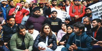 ബിജെപിയുടെ ഒരു വനിതാ നേതാവ് പോലും വിളിച്ചില്ല : നീതി ലഭിക്കും വരെ സമരമെന്ന് ഗുസ്തി താരങ്ങൾ