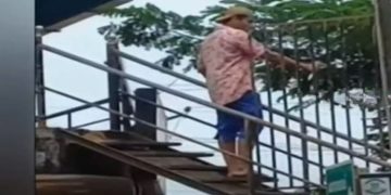 കാസര്‍കോട് നടുറോഡില്‍ കത്തിയുമായി യുവാവിന്റെ പരാക്രമം