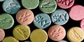 കോഴിക്കോട് വടകരയിൽ വൻ മയക്കുമരുന്ന് വേട്ട ; 54 ഗ്രാം എംഡിഎംഎ പിടികൂടി