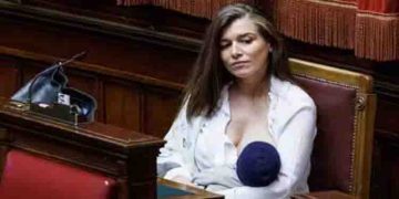 കുഞ്ഞിനെ പാര്‍ലമെന്‍റിനകത്ത് വച്ച് മുലയൂട്ടി സഭാംഗം; മറ്റ് അംഗങ്ങളുടെ പ്രതികരണം…