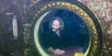 വെള്ളത്തിനടിയില്‍ നൂറ് ദിവസം; ലോക റെക്കോർഡ് സ്വന്തമാക്കി സര്‍വ്വകലാശാല അധ്യാപകന്‍