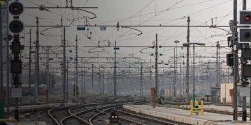 റെയിൽവെ സിഗ്നൽ കേബിൾ മുറിച്ചുമാറ്റാൻ ശ്രമം : തലശേരിയിൽ രണ്ട് പേർ പിടിയിൽ