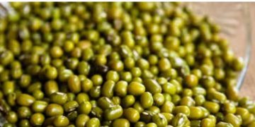 മുഖത്തെ കരുവാളിപ്പ് മാറാൻ ചെറുപയർ ; ഇങ്ങനെ ഉപയോ​ഗിക്കൂ