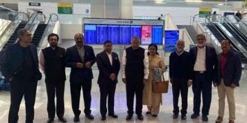 മുഖ്യമന്ത്രിയും സംഘവും ക്യൂബയിലേക്ക് തിരിച്ചു