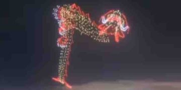 പാതിരാത്രിയില്‍ ആകാശത്ത് പറന്ന് നടക്കുന്ന ഡ്രാഗണിന്‍റെ വൈറല്‍ വീഡിയോ!