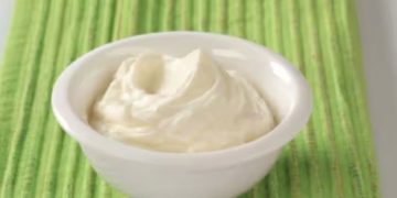 മുഖത്തെ കരുവാളിപ്പും തലമുടി കൊഴിച്ചിലും; തൈര് ഇങ്ങനെ ഉപയോഗിക്കാം…